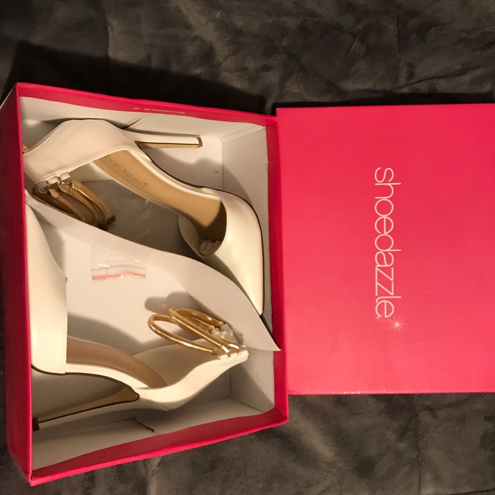 NEW! Never Worn! Cute heels!